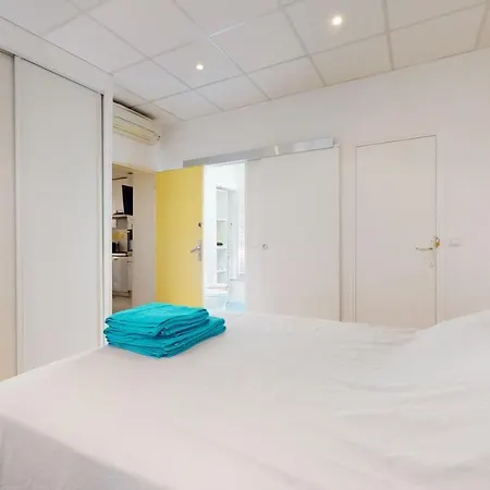 Charming 2 Bedroom Haven Steps Away From Prince's Palace Apartment *